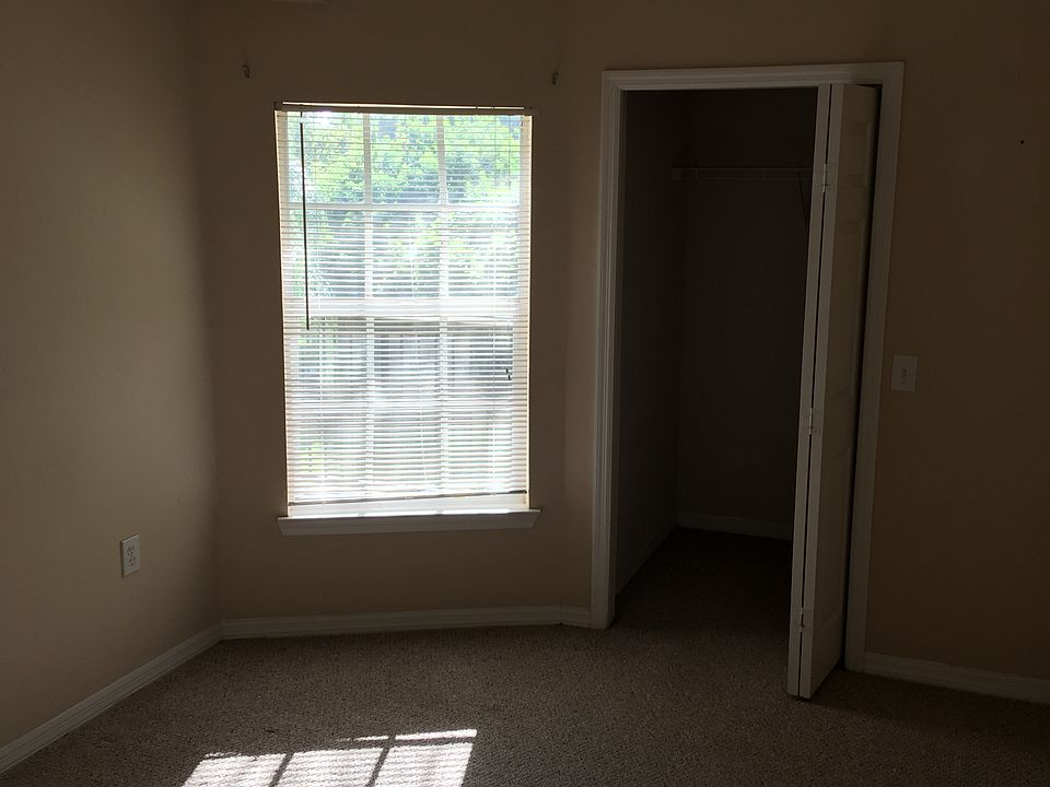 1st image of 5146 Northridge Rd Unit 211
