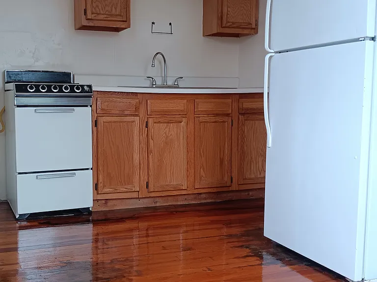 2302 Auburn Ave — Photo 10