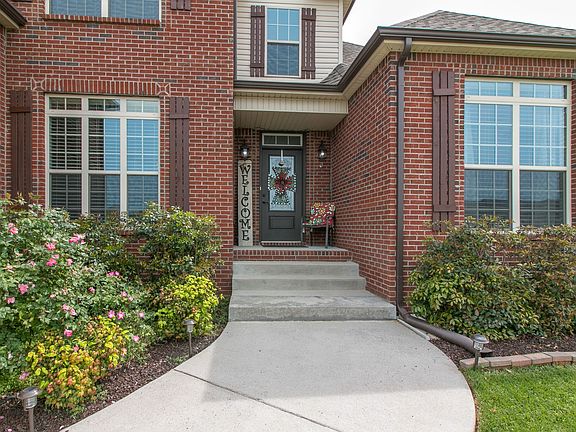 4th image of 142 Melbourne Dr