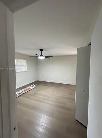 114 S Lakeside Dr — Photo 3