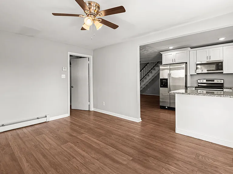 305 N Park Dr — Photo 8