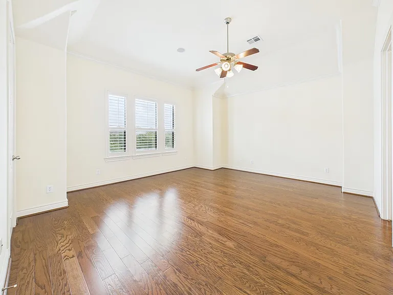 11025 Sherwood Grv — Photo 29