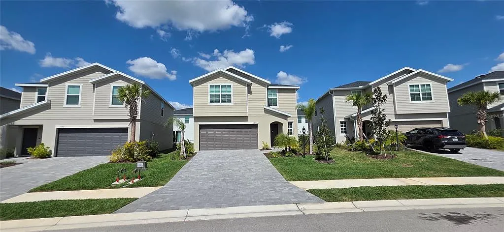 5 bed, 2.5 bath, 2215 sqft, $3,500 — Photo 4