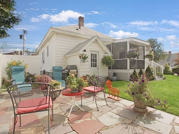 3rd image of 11 Glen Ave