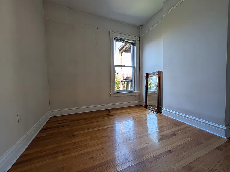 730 S Claremont Ave — Photo 8