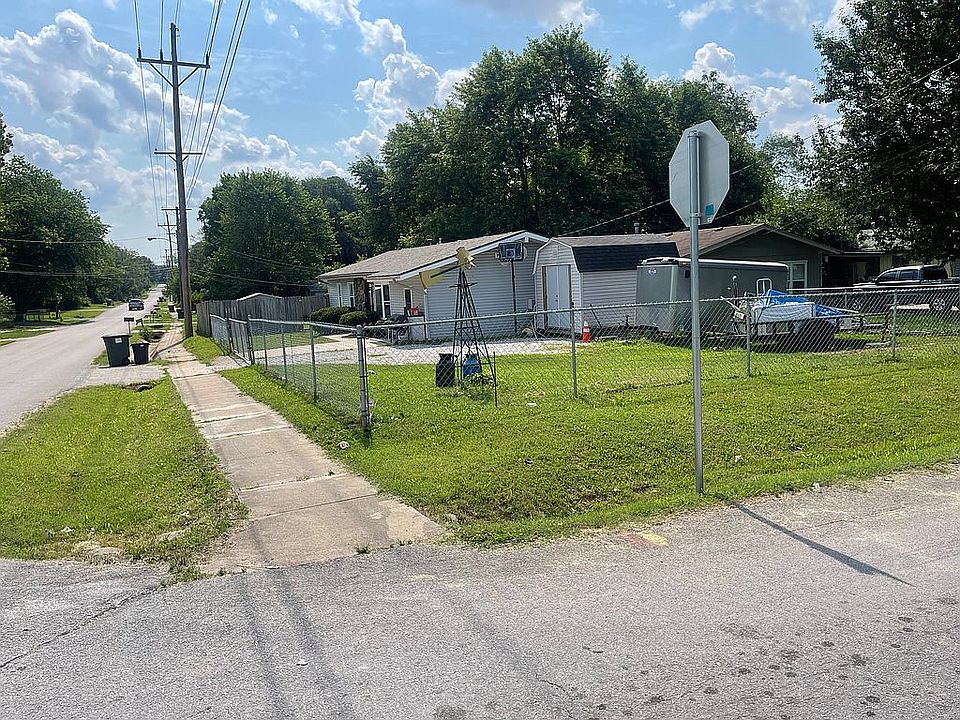 2nd image of 630 N Fulbright Ave