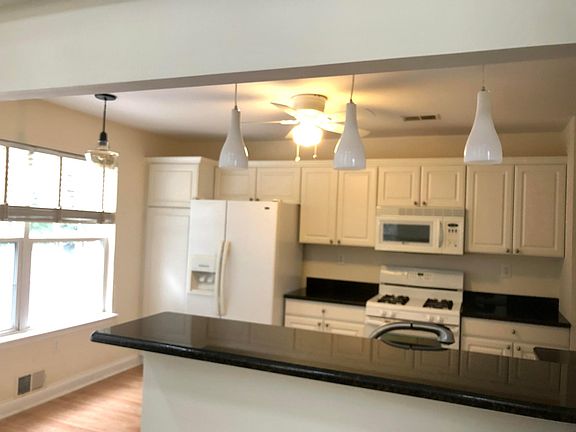 Eat-in-kitchen