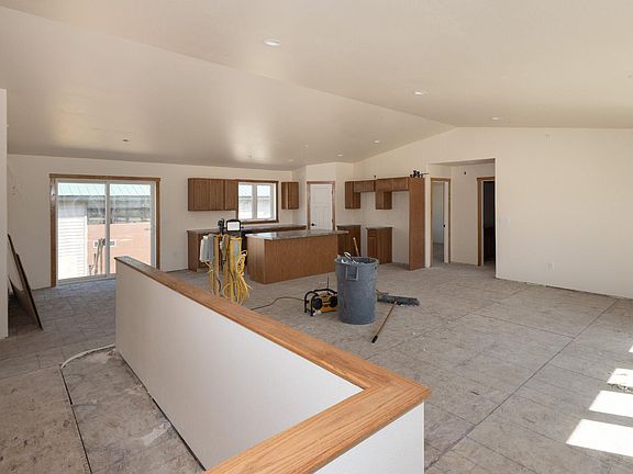 5th image of 801 9th St E