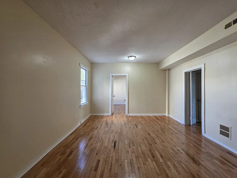 33 Dickerman St #4D — Photo 4