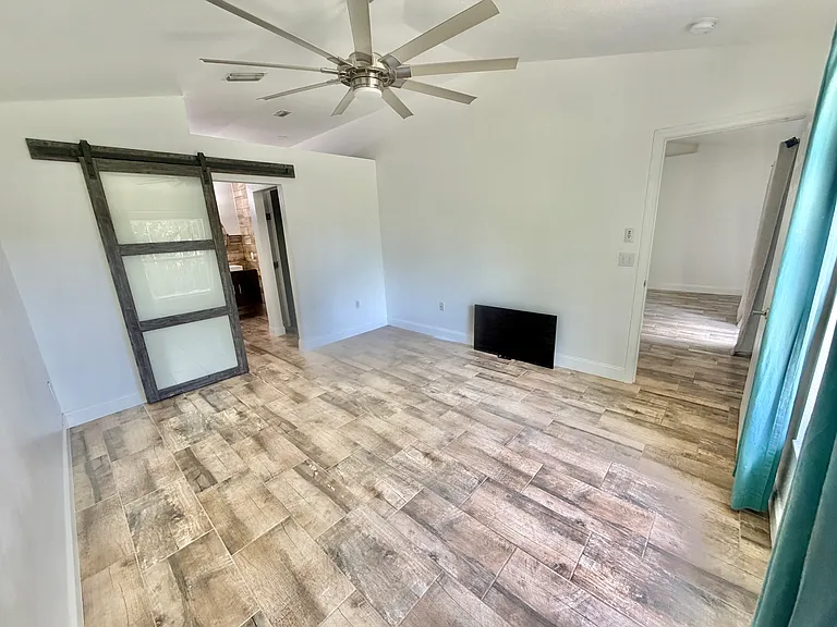 1230 Silverdale St — Photo 8