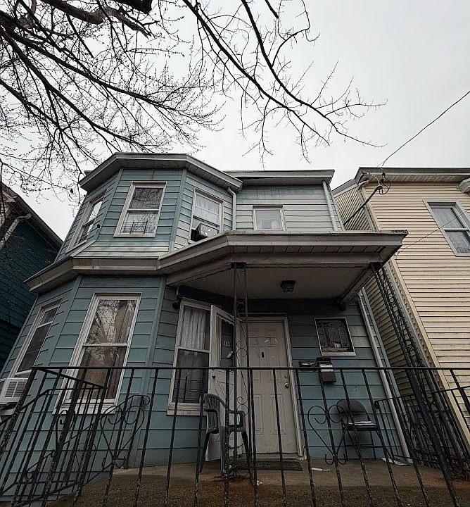 1st image of 19 Piercy St #3A