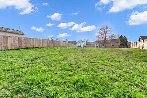 3rd image of 1419 Janet Way Dr