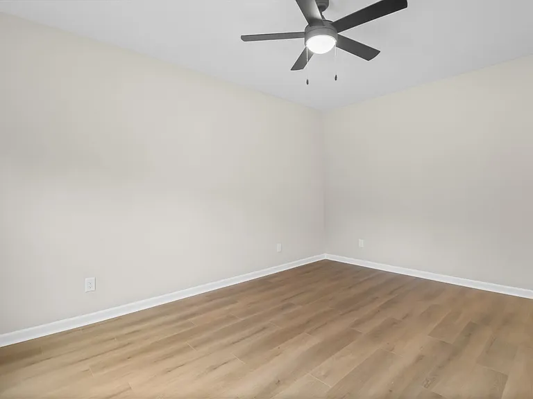 409 Cook Dr #B — Photo 17