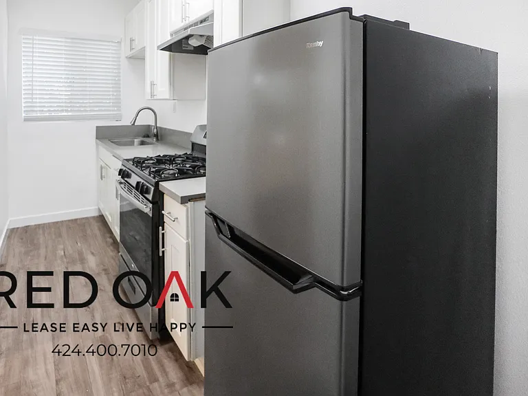 719 N Heliotrope Dr #204 — Photo 4