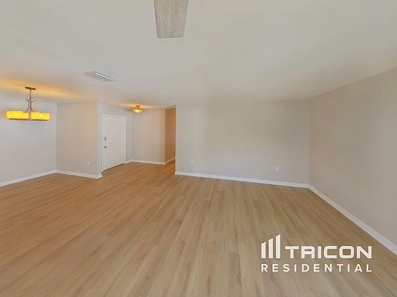3rd image of 907 67th Avenue Dr W
