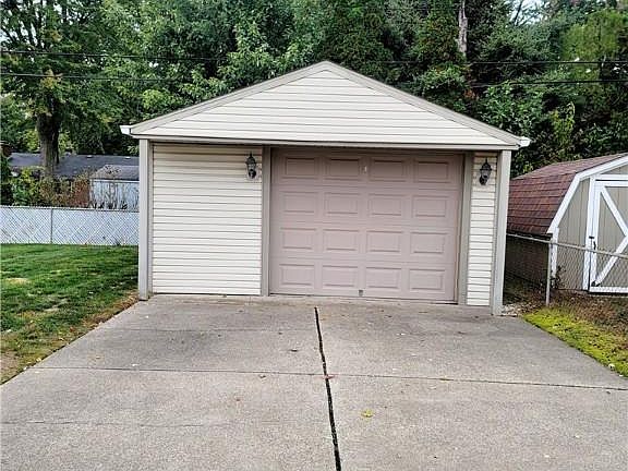 5th image of 5301 Sheila Dr