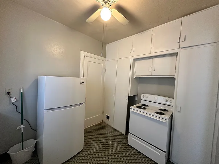 216 W Oak Ave — Photo 11