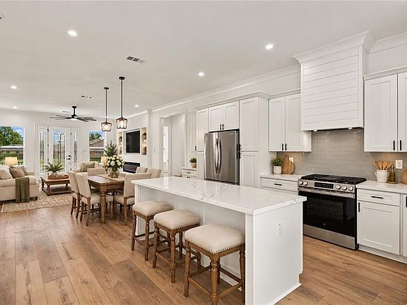 3rd image of 3000 Angelique Dr