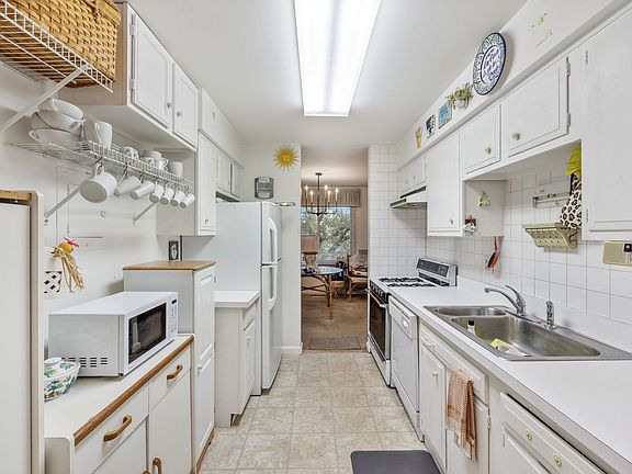3rd image of 3022 Roberts Dr APT 7