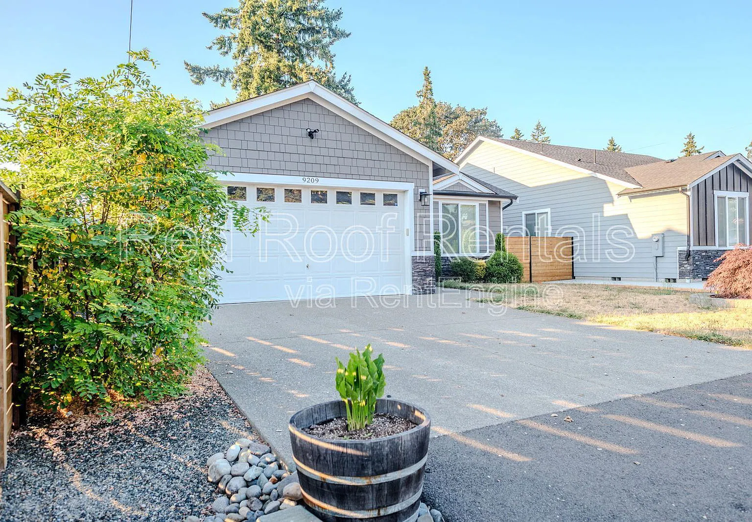 3 bed, 2.0 bath, 1912 sqft, $3,300 — Photo 1