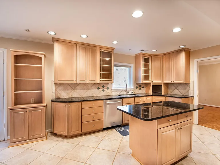 6226 Hardy Dr — Photo 10