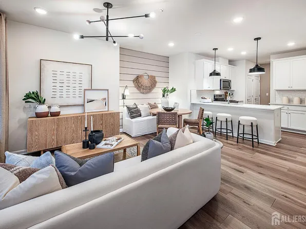 35 Tuckman Dr S, Monmouth Junction, NJ 08852