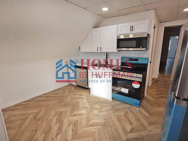 910 Harriet Street — Photo 4