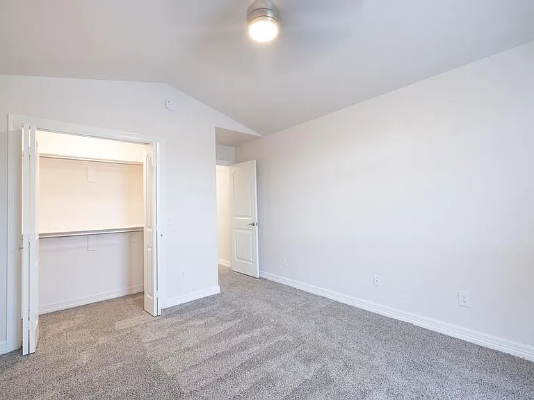 15th Place Townhomes — Photo 30