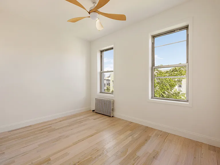 196 Nassau Ave #3R — Photo 3
