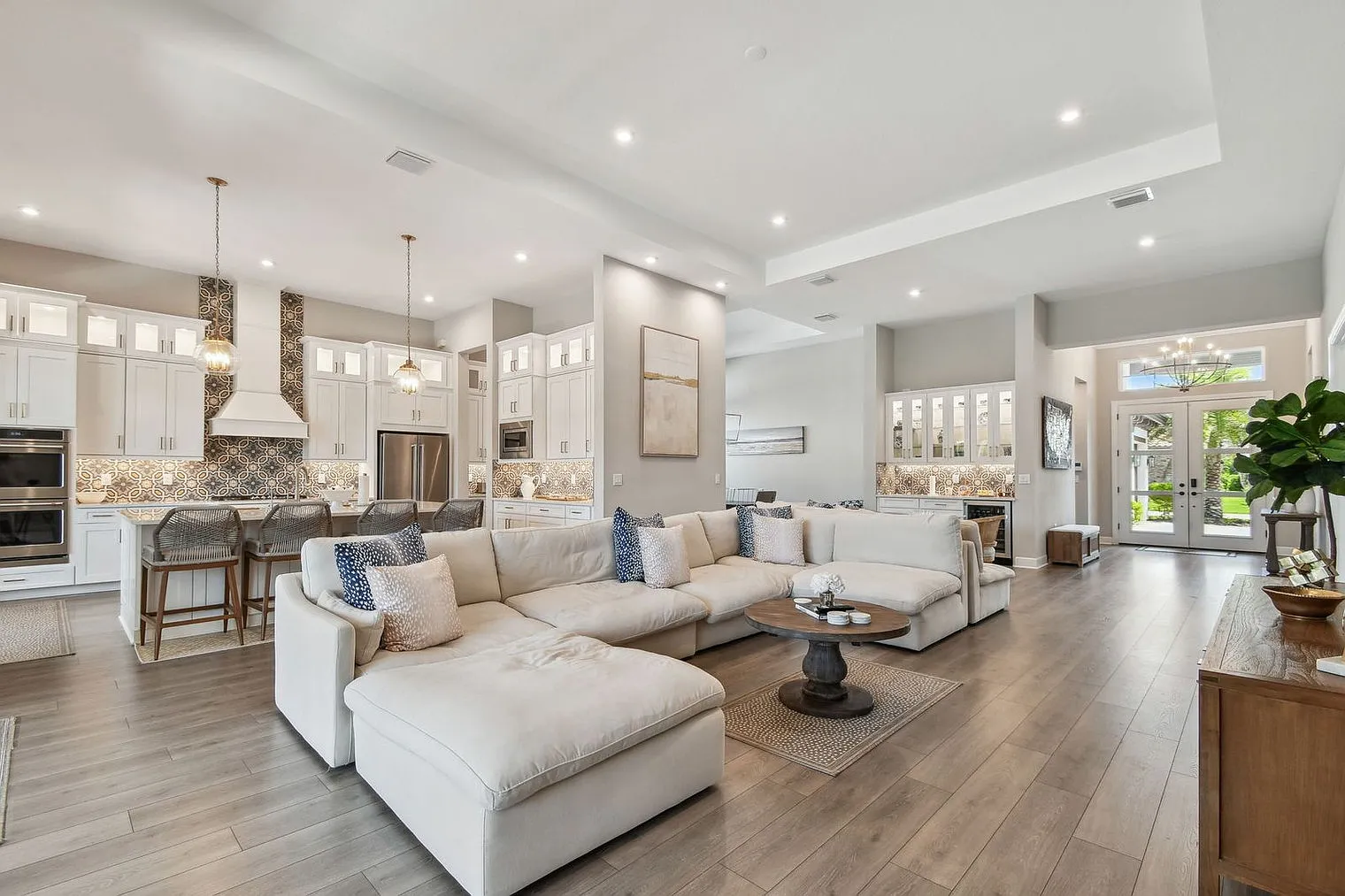 4 bed, 3.5 bath, 2906 sqft, $7,500 — Photo 1
