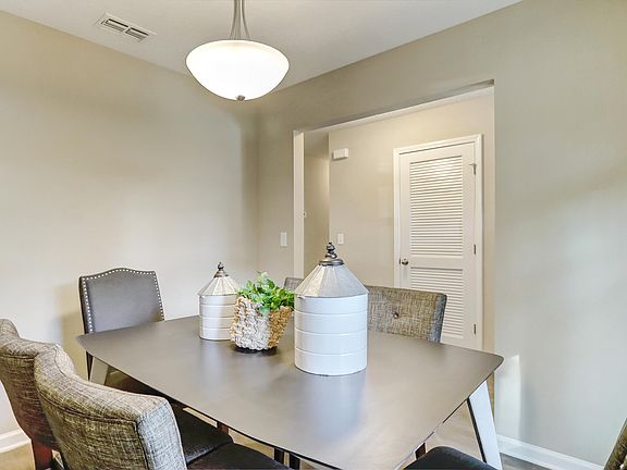 5th image of 6025 Lynnwood Ave