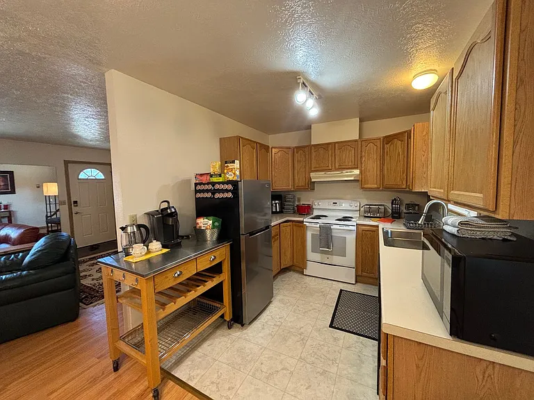 213 Yukon Dr — Photo 3