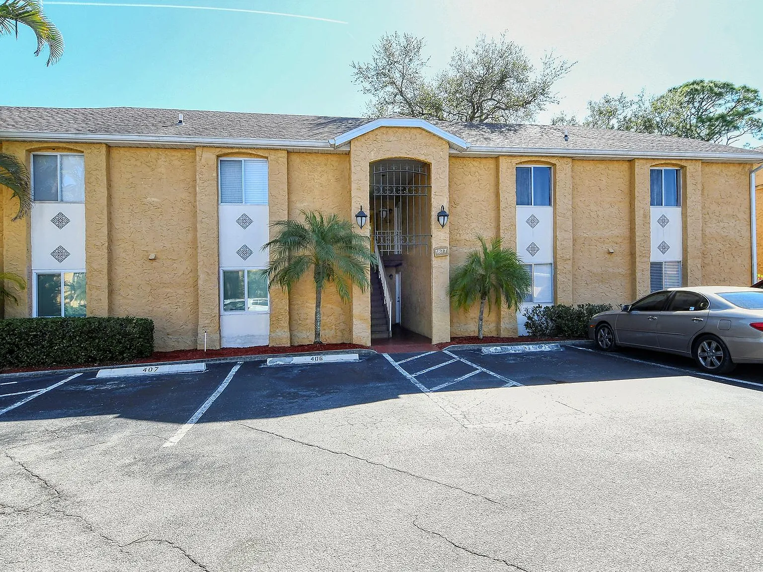 2 bed, 1049 sqft, $1,800 — Photo 1