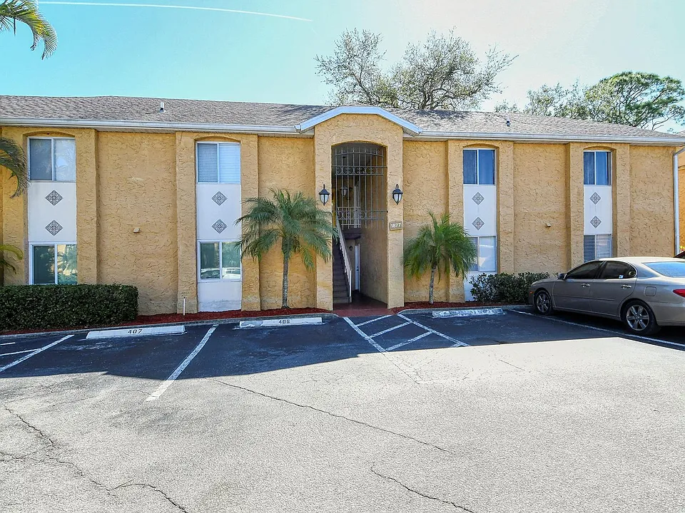 1877 Toucan Way #400
