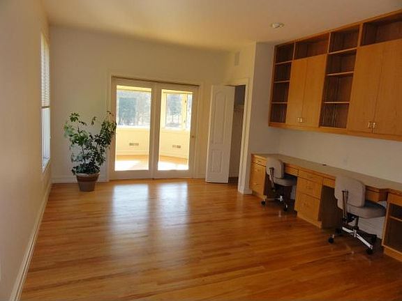 5th image of 16 Winding Ln