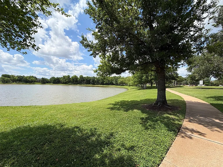 1322 Kirby Lake Ct — Photo 48
