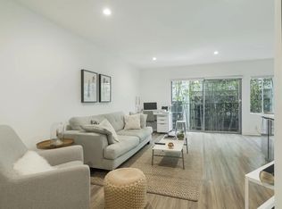 8558 Holloway Dr APT 309B, West Hollywood, CA 90069