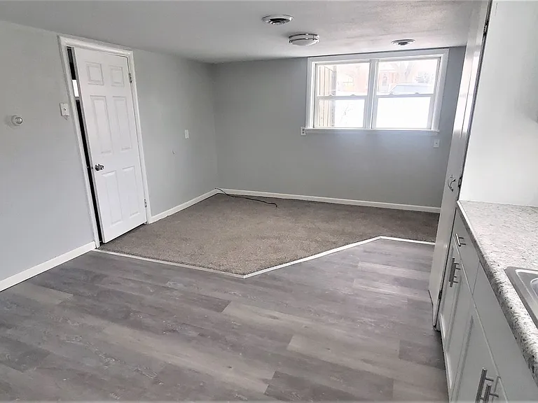 401 S Ross Ave — Photo 2