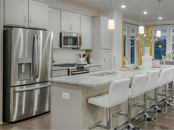 4th image of 16338 Columbus Ave