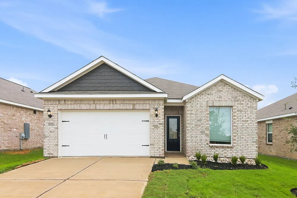 3 bed, 2.0 bath, 1668 sqft, $2,270 — Photo 1