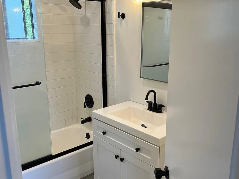 1031 Pico Blvd #3 — Photo 13