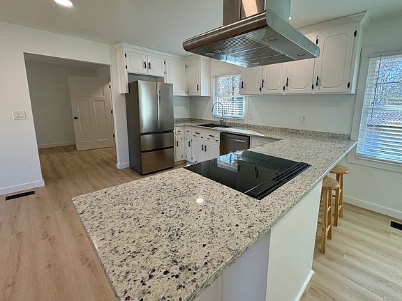 5th image of 224 Cunningham Dr