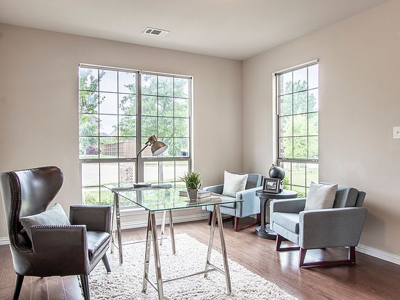 Study. Wood floors.