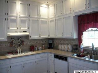 104 Sweetwater Dr, Hazel Green, AL 35750