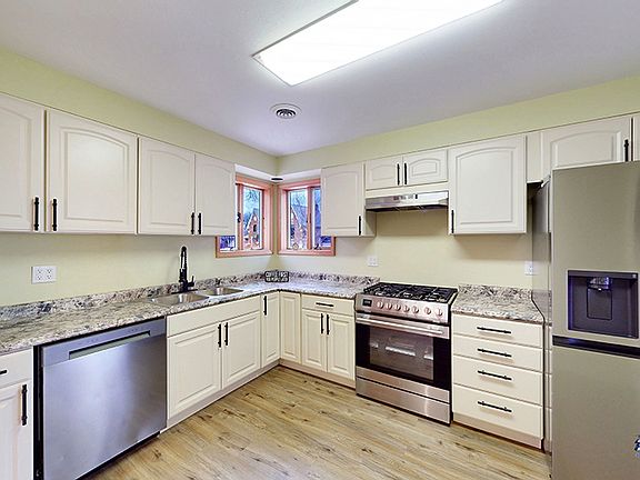 3rd image of 948 W Grant Dr