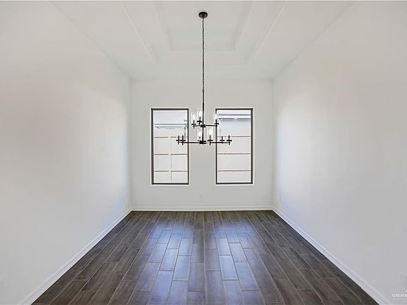5th image of 3119 N Elm Ave