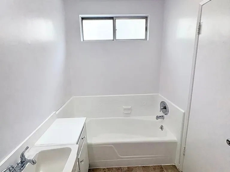 Peerless Apartments — Photo 21
