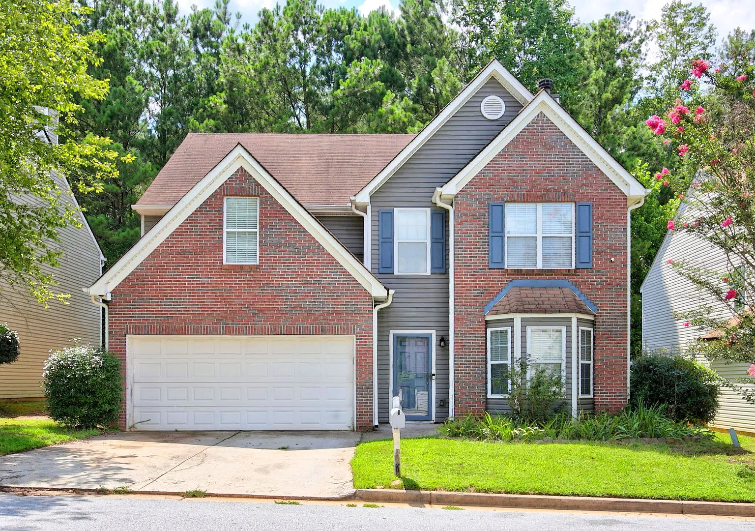 Beautiful 4 Bedroom Home for Rent in Chestnut Lake! — Photo 1