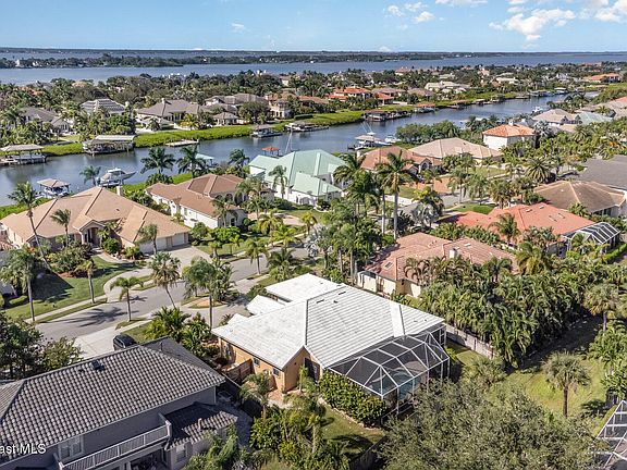 4th image of 115 Island View Dr