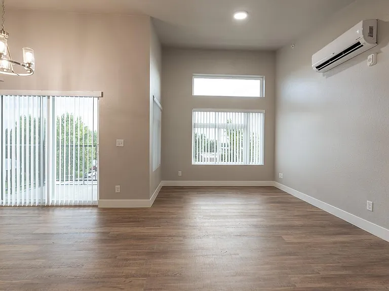 922 Sunset St #304 — Photo 9